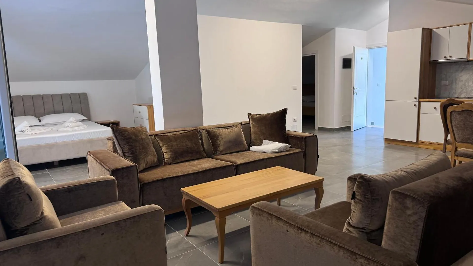 Inheritor Resort Lezhë 0*,